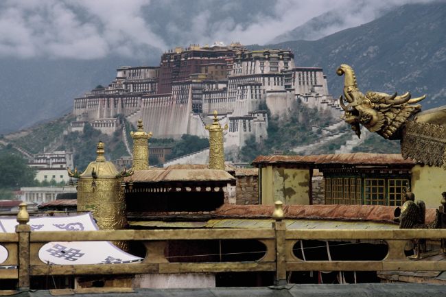 Potala vom Jokhang in Lhasa